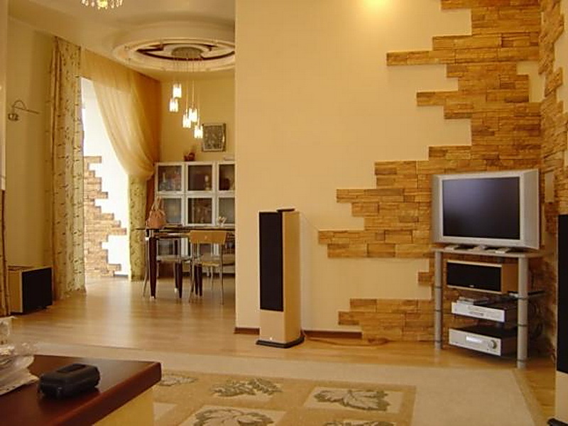 Ремонт зала с элементами искуственного кирпича