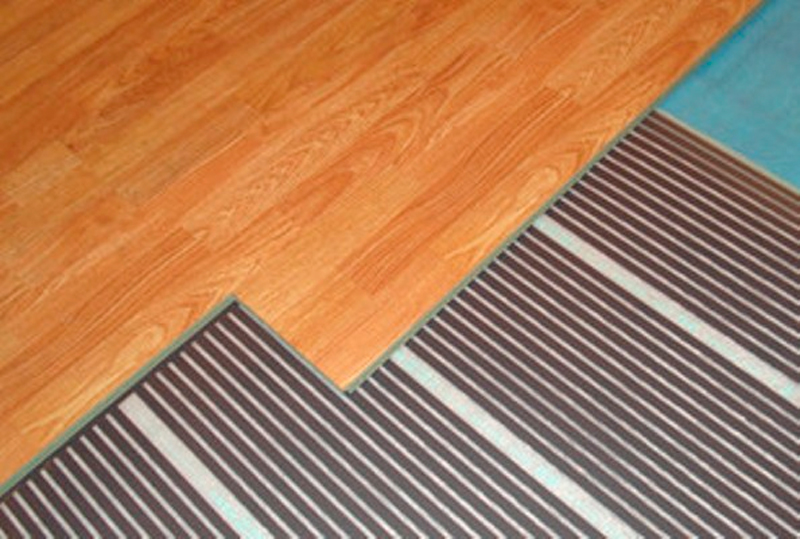 Теплый пленочный пол под ламинат