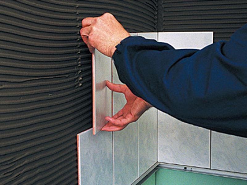 Укладка плитки в ванной с края