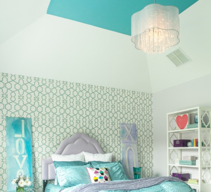 Большая, красивая люстра для украшения высокого потолка Большая, красивая люстра для украшения высокого потолка