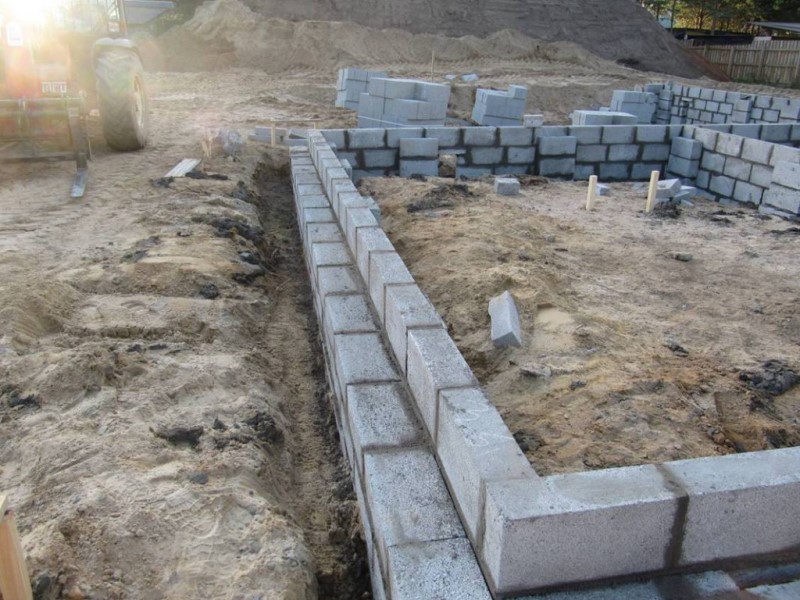 Использование керамзитобетонных блоков в качестве фундамента.