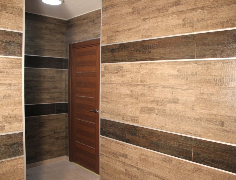 Полностью завершенная укладка ламината на стену