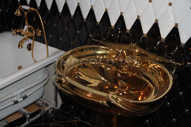 Пример ванной комнаты выполненной в золотом стиле