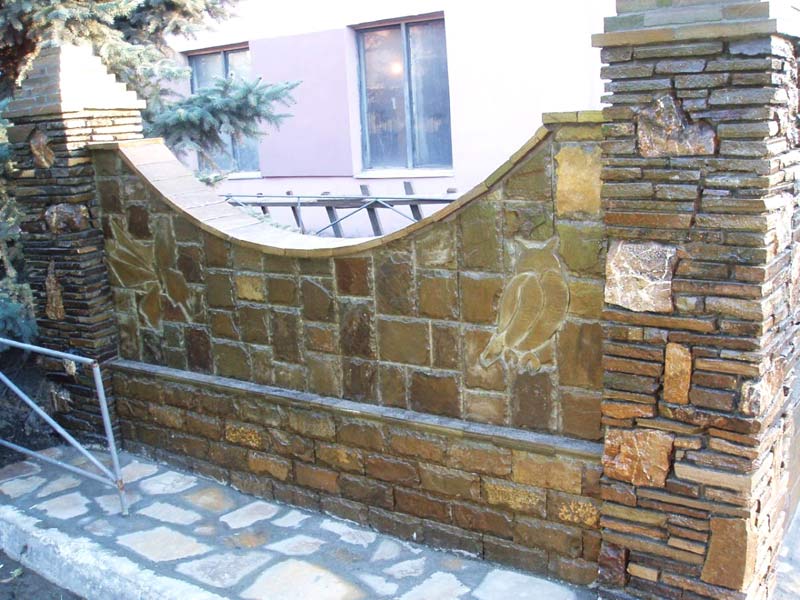 Натуральный камень в строительстве забора