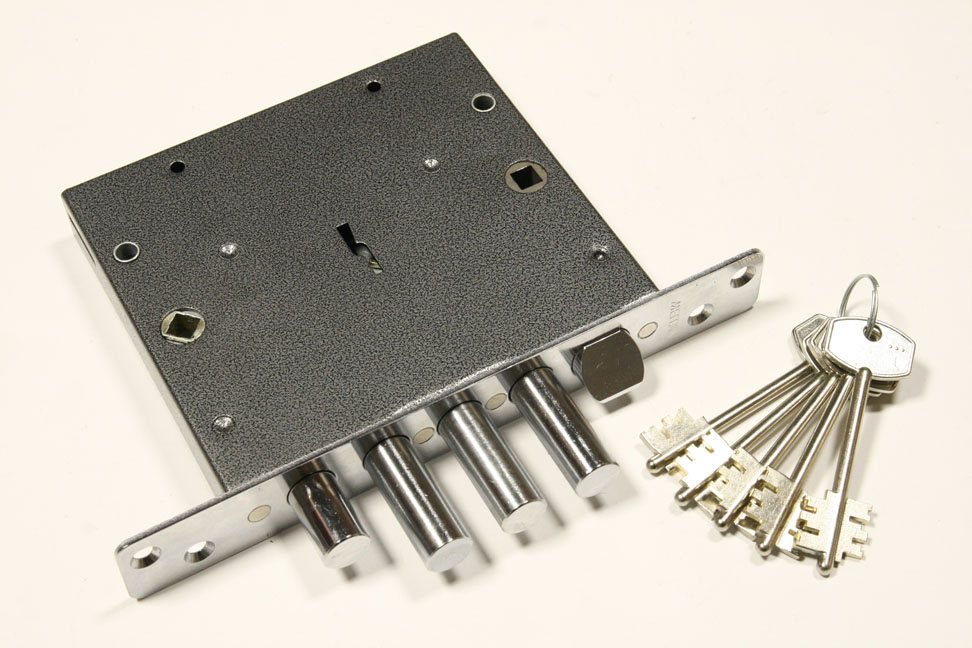 Виды замков для металлических дверей