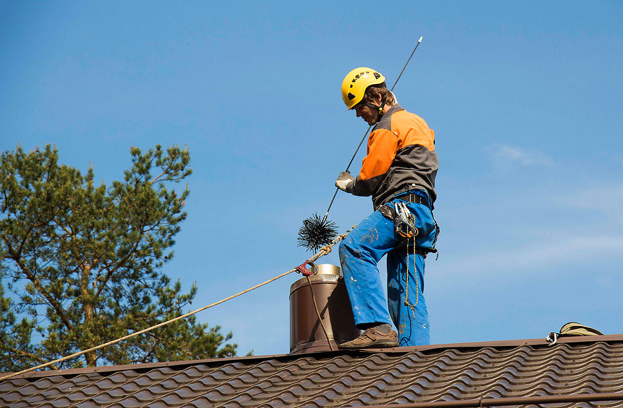 Чистим дымоход от сажи