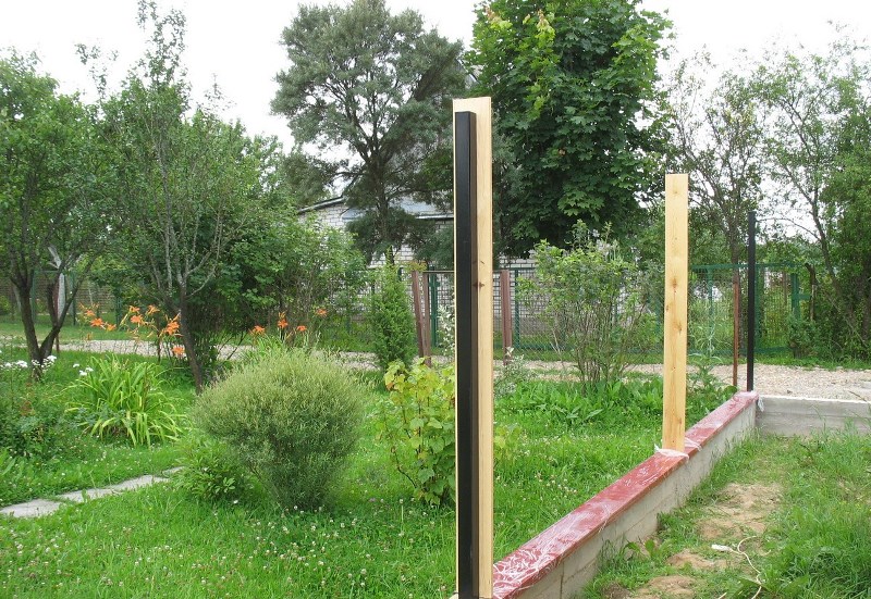 Технология монтажа «деревянного» еврозабора Технология монтажа «деревянного» еврозабора