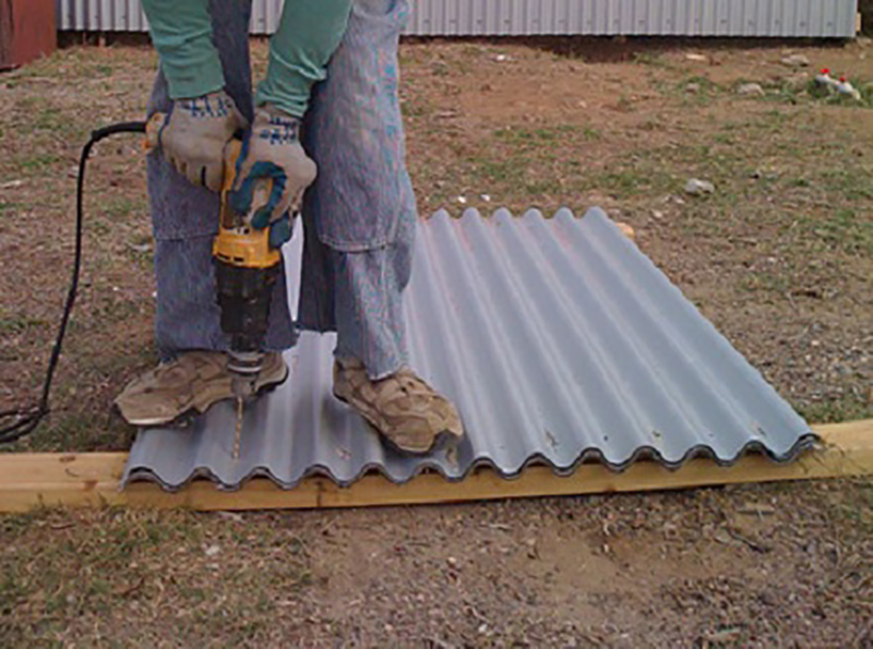 Изготовление забора из профлиста своими руками