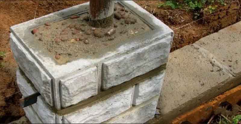 Бетонирование кирпичных столбов Бетонирование кирпичных столбов