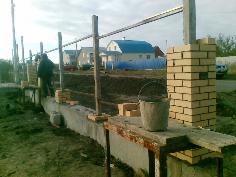 Фундамент для столбов забора своими руками