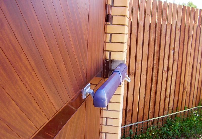 Привод автоматики распашных ворот в сборе