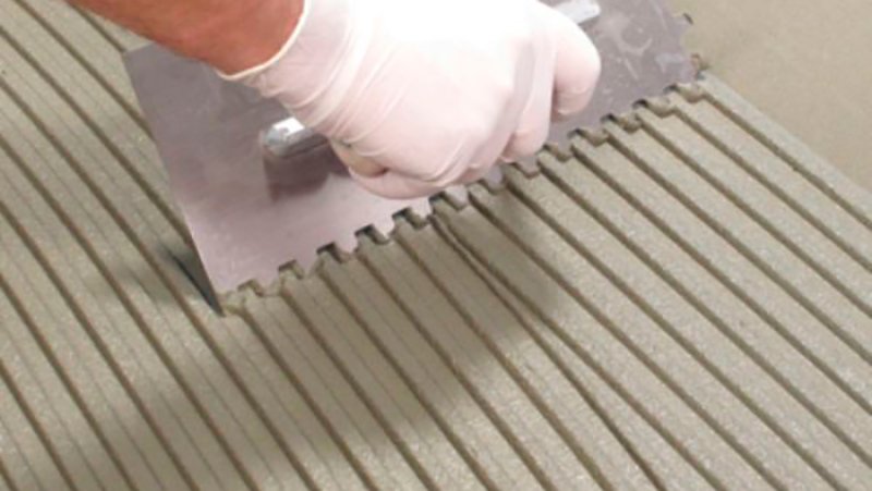 Выравнивание зубчатым шпателем