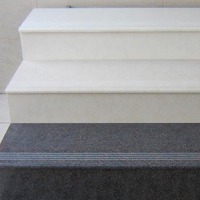 Ступени из керамогранита для лестниц: их особенность и достоинства