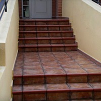 Как выбрать керамические ступени для лестниц и установить их своими руками