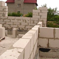 Кладем стены дома из газобетона своими руками