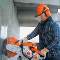 Бетонная стена при строительстве коттеджа