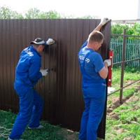 Правильный монтаж заборов из профнастила от А до Я