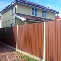 Хотите установить забор из профнастила? Определитесь с типом ограды!