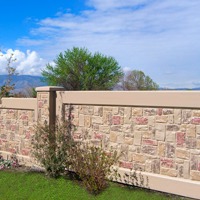 Как построить забор монолитный на вашем участке?