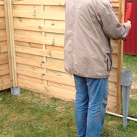 Простой деревянный забор своими руками – недорогой вариант, который не выглядит дёшево