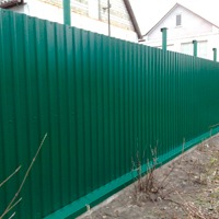 Забор из металлопрофиля своими руками: подбор профиля и порядок установки