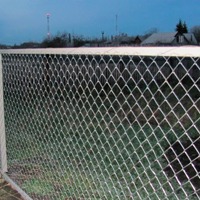 Забор из сетки рабицы своими руками: тонкости монтажа