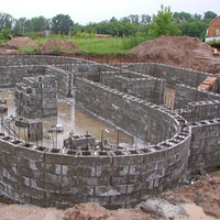 Как построить цокольный этаж своими руками в загородном доме