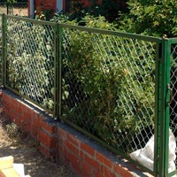 Забор из рабицы секционный – все преимущества и способ создания