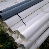 Варианты ограды: трубы пластиковые для забора