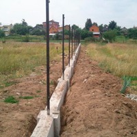 Как сделать фундамент для кирпичного забора, чтобы ограждение служило долго и надежно