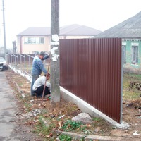 Фундамент для забора из профнастила и его особенности