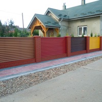 Как изготавливают профиль металлический для забора в загородном доме