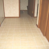 Экономная укладка керамической плитки на пол своими руками: советы для новичков