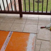 Как выполняется укладка плитки на балконе и что для этого нужно знать