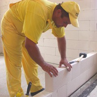 Делаем самостоятельно перегородки межкомнатные из пеноблоков в коттедже или загородном доме