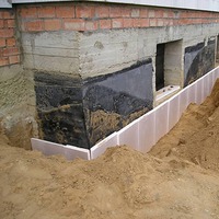 Как утеплить фундамент дома снаружи своими руками