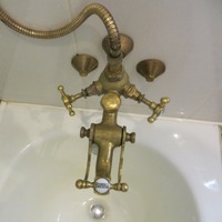 Как установить кран в ванной на стену правильно и аккуратно