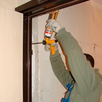 Устанавливаем металические двери своими руками