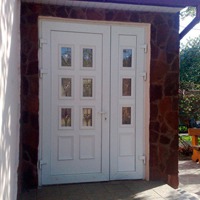 Регулировка пластиковых дверей в коттедже или загородном доме самостоятельно