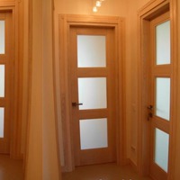 Межкомнатные двери из сосны в коттедже или загородном доме