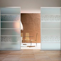 Самостоятельно устанавливаем межкомнатные стеклянные двери в загородном доме или коттедже