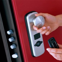 Самостоятельно устанавливаем электронный замок на дверь — преимущества замка, его устройство и правила монтажа